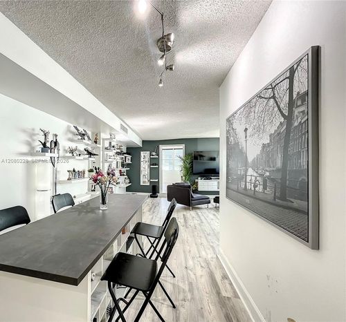 1010-999 Brickell Bay Dr, Miami, FL, 33131-2934 | Card Image