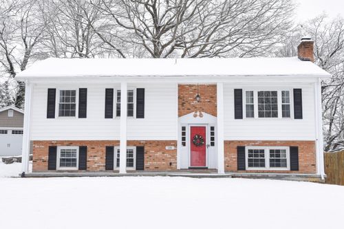 28 Spruce Cir, Blue Ridge, VA, 24064-1413 | Card Image