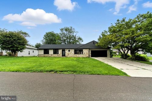 2611 Linconia Ave, FEASTERVILLE TREVOSE, PA, 19053-6735 | Card Image