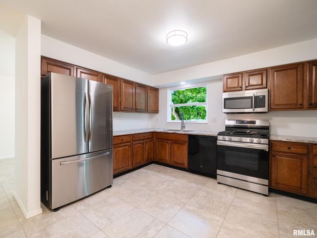 743 W Wonderview Dr, House other with 3 bedrooms, 2 bathrooms and null parking in Dunlap IL | Image 16