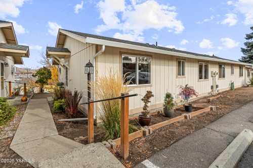 312 N 18th Ave, Yakima, WA, 98902-2450 | Card Image