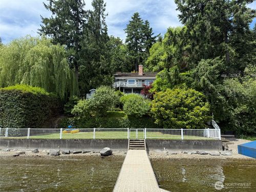 648 Lake Sammamish Ln Ne, Bellevue, WA, 98008-4208 | Card Image