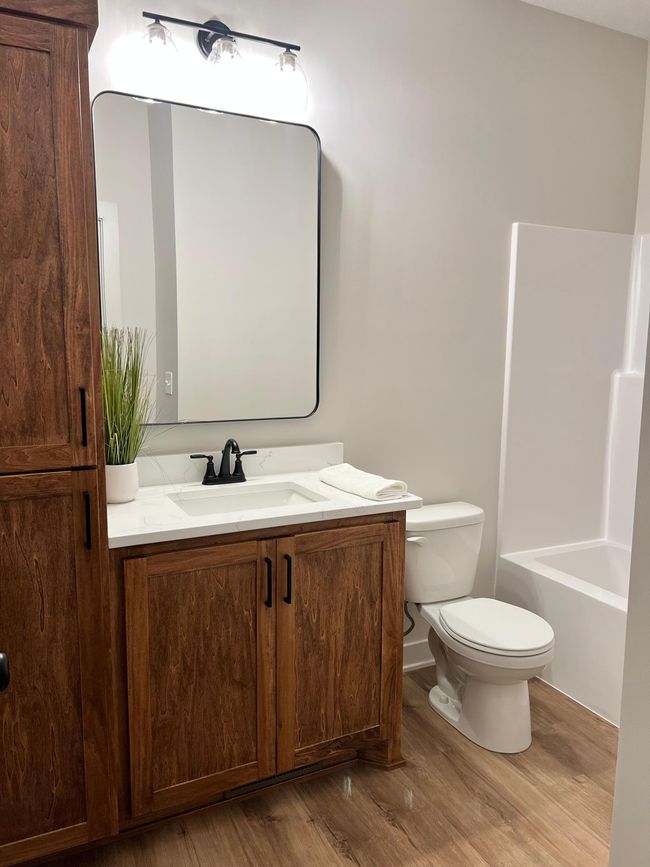 Main floor full bath | Image 23