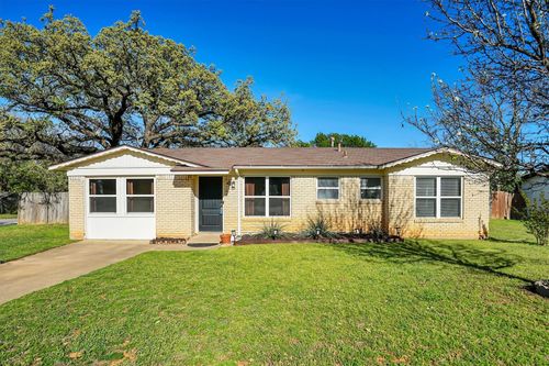 412 Fleming Dr, Hurst, TX, 76053-6819 | Card Image