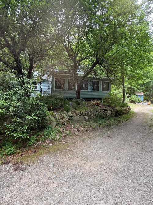 106 Hackett Hill Rd, Hooksett, NH, 03106-2523 | Card Image