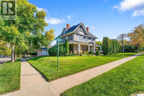 1904 1st Ave E, Prince Albert, SK, S6V2B5 | Card Image