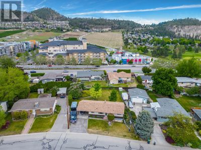 715 Glenburn St, House other with 4 bedrooms, 2 bathrooms and 6 parking in Kelowna BC | Image 3