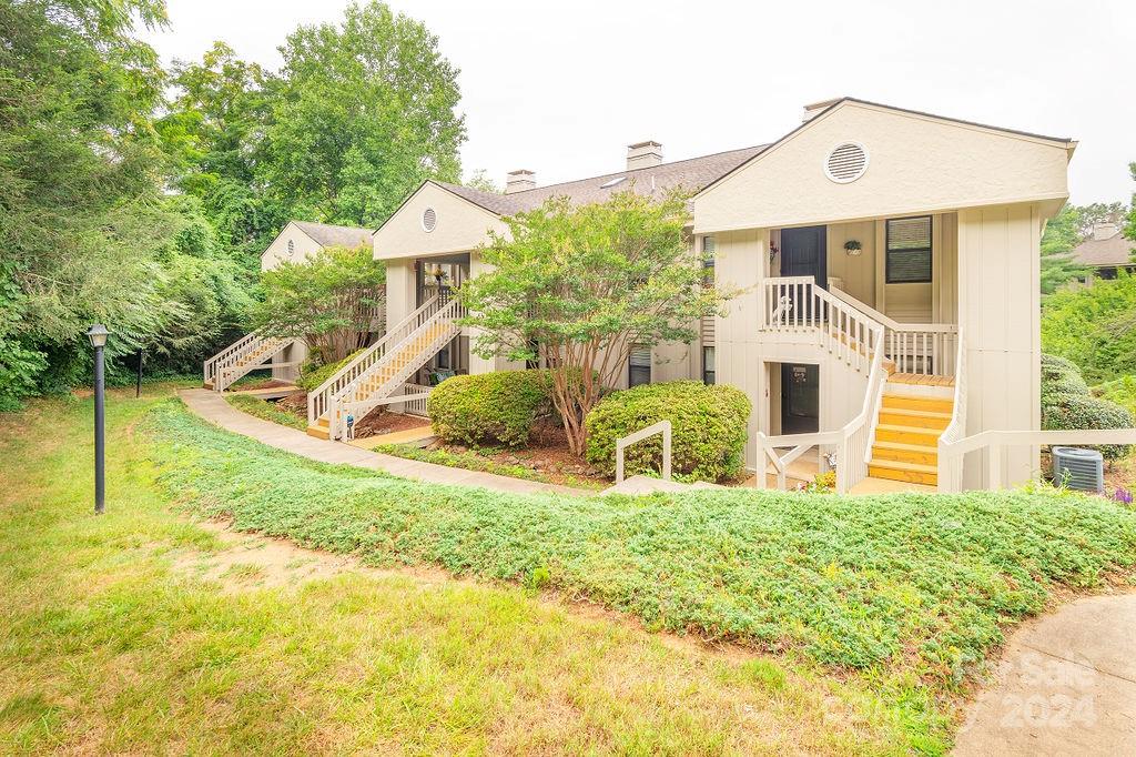 Vineyard Blvd, Asheville, NC 28805