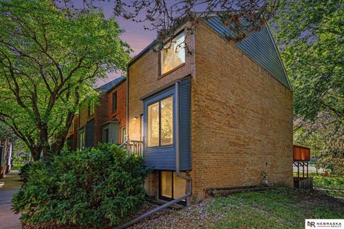 8-5809 Berkeley Dr, Lincoln, NE, 68512-1801 | Card Image
