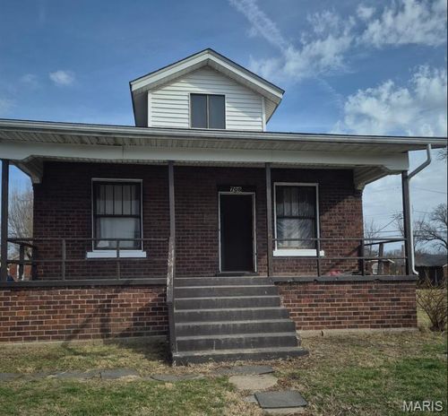 708 Alhambra Ct, East Saint Louis, IL, 62205-2115 | Card Image