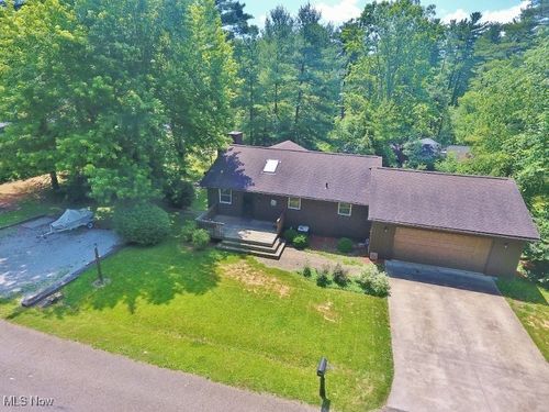 9146 Hillside Dr Ne, Mineral City, OH, 44656-9043 | Card Image