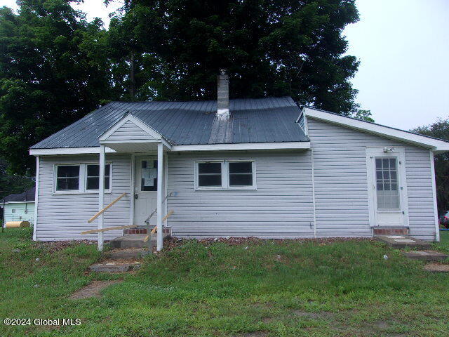 River Dr, Lake Luzerne, NY 12846