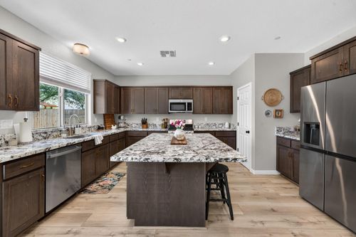 5653 Cobbler Ln, Marysville, CA, 95901-8393 | Card Image