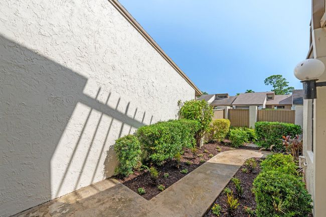 12627 Shady Pines Ct, Condo with 3 bedrooms, 3 bathrooms and null parking in Wellington FL | Image 5