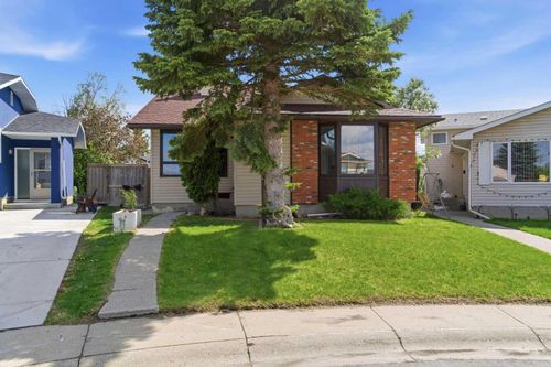 19 Templevale Way Ne, Calgary, AB, T1Y4V1 | Card Image