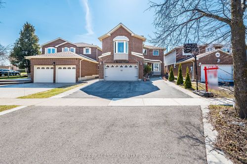 4 Howell St, Brampton, ON, L6Y3J6 | Card Image