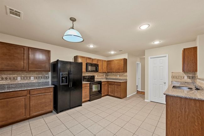 10325 Fossil Valley Dr, House other with 4 bedrooms, 3 bathrooms and null parking in Fort Worth TX | Image 11