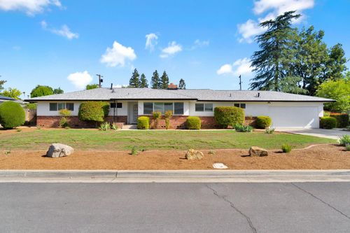 672 W Roberts Ave, Fresno, CA, 93704-1834 | Card Image