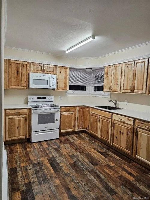 596 Milton Tpke, Highland, NY, 12528-2243 | Card Image