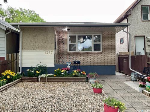 1327 Athol St, Regina, SK, S4T3C6 | Card Image