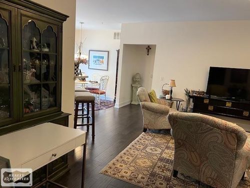 5656 Flagstaff Pines Dr, Shelby Twp, MI, 48317-1286 | Card Image