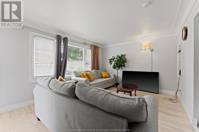 1033 Harrison Ave, House other with 3 bedrooms, 2 bathrooms and null parking in Windsor ON | Image 6