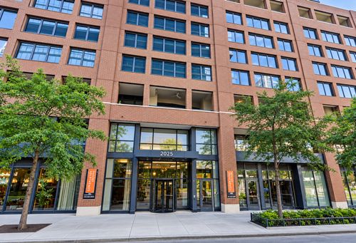 3714-637 N Wells Street, Chicago, IL, 60654 | Card Image