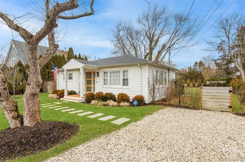 4 Southwind Rd, Remsenburg, NY, 11960-2035 | Card Image