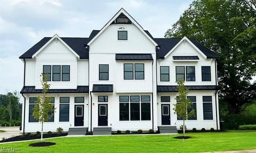 100 Cedar Gln, Chardon, OH, 44024-1444 | Card Image