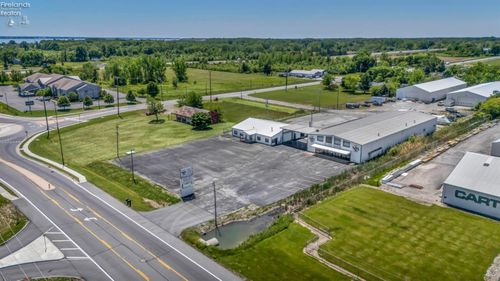 940 Se Catawba Rd, Port Clinton, OH, 43452-2658 | Card Image