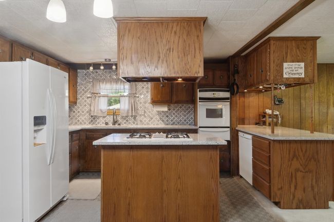 423 N Saint Marys St, House other with 5 bedrooms, 3 bathrooms and null parking in Caldwell KS | Image 8