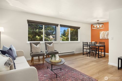 205-4111 Whitman Ave N, Seattle, WA, 98103-7850 | Card Image