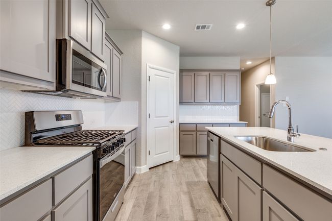 1036 Kirkham Way, House other with 5 bedrooms, 3 bathrooms and null parking in Justin TX | Image 4