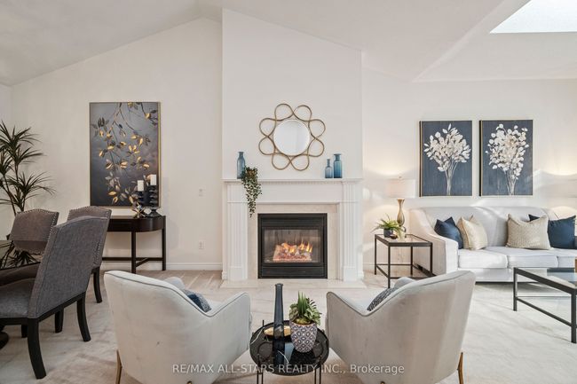 68 Celebrity Greens Way, Condo with 3 bedrooms, 2 bathrooms and 1 parking in Markham ON | Image 9