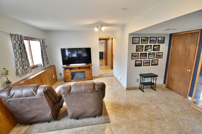 Lower level family room | Image 24