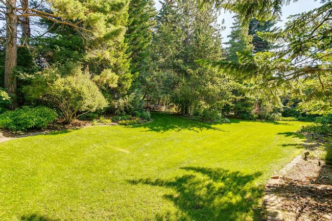 40 Eagle Ridge Pl Sw, House other with 5 bedrooms, 5 bathrooms and 8 parking in Calgary AB | Image 45