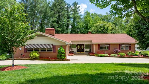 114 Eastwood Park Dr Se, Lenoir, NC, 28645-6209 | Card Image