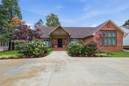 2131 E 31st St, Tulsa, OK, 74105-2203 | Card Image