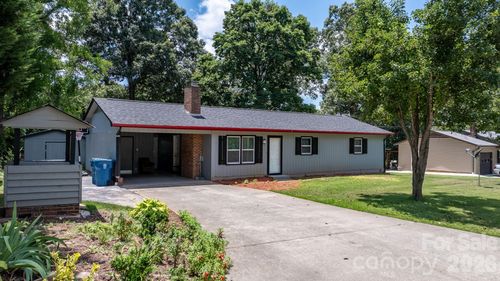 3246 21st Ave Ne, Hickory, NC, 28601-7933 | Card Image