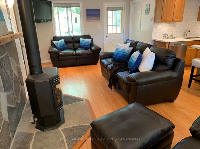 1833 Tiny Beaches Rd S, House other with 2 bedrooms, 1 bathrooms and 15 parking in Tiny ON | Image 9
