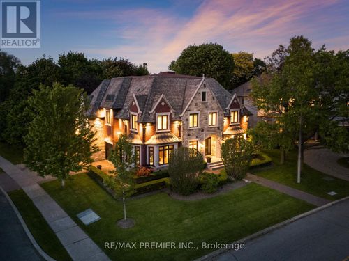 35 Normandale Cres, North York, ON, M2P1M7 | Card Image