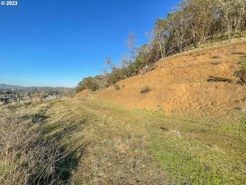 719 N View Dr, Winchester, OR, 97495-8986 | Card Image