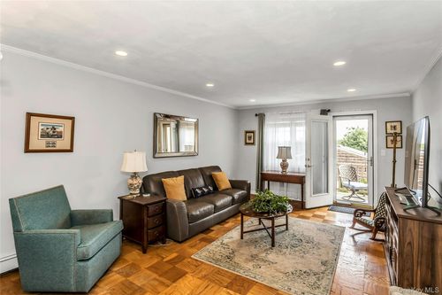 apt-1a-11 Harbour Ln, Oyster Bay, NY, 11771-2729 | Card Image