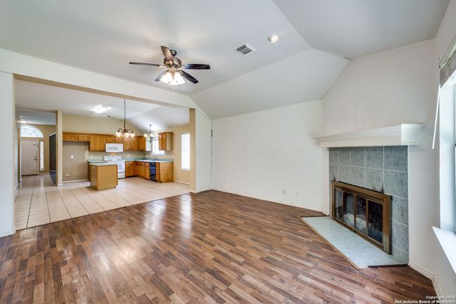10111 Mission Crk, House other with 3 bedrooms, 2 bathrooms and null parking in Converse TX | Image 11