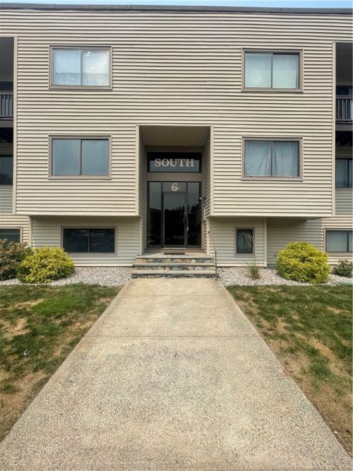apt-6c-196 Old River Rd, Lincoln, RI, 02865-1118 | Card Image