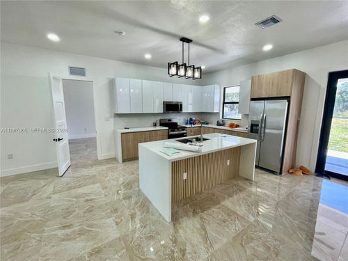 435 N Quebrada St, Clewiston, FL, 33440-8245 | Card Image