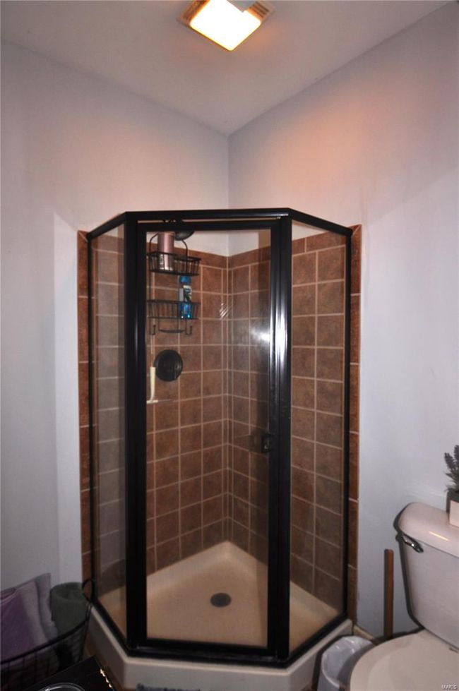 Basement bathroom w/shower. | Image 31