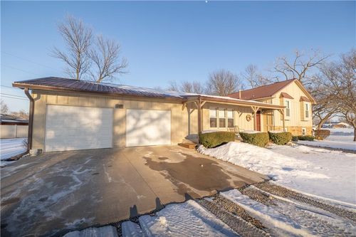 1424 Alleghaney St, Burlington, KS, 66839-2251 | Card Image