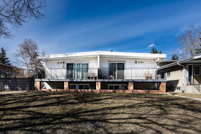 4218 40 Avenue Nw, Home with 15 bedrooms, 5 bathrooms and 4 parking in Calgary AB | Image 1