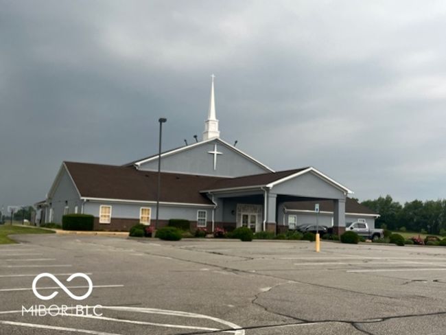 Jamestown Christian Church north of town--with 4 other churches in town | Image 49